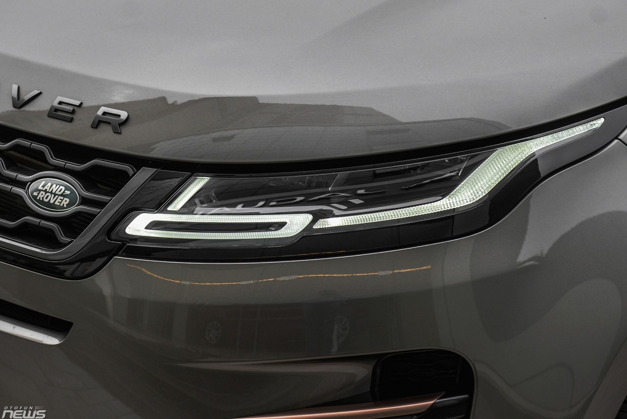 Cận cảnh Range Rover Evoque R-Dynamic SE giá 4,35 tỷ đồng tại Việt Nam Cận cảnh Range Rover Evoque R-Dynamic SE giá 4,35 tỷ đồng tại Việt Nam