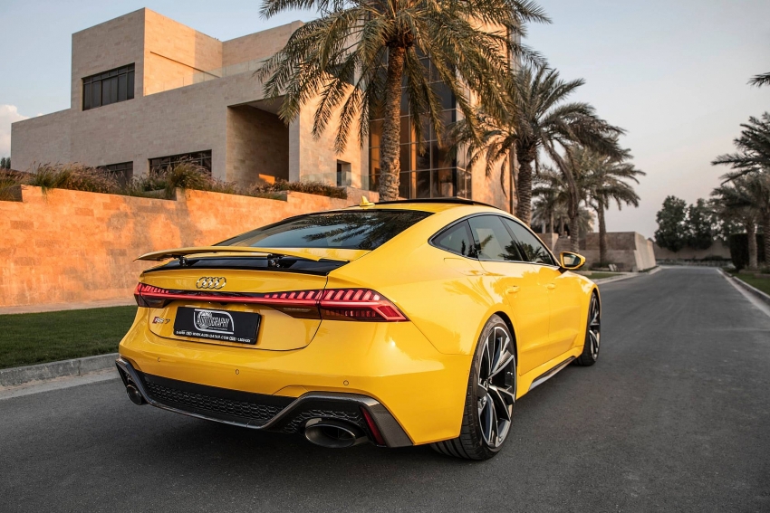 Audi RS7 2021 hấp dẫn lôi cuốn với màu vàng Vegas Trung Quốc thử nghiệm đường thế hệ mới kết nối các phương tiện giao thông