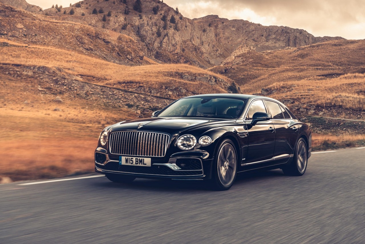 Bentley hé lộ bí mật đằng sau động cơ V8 mới