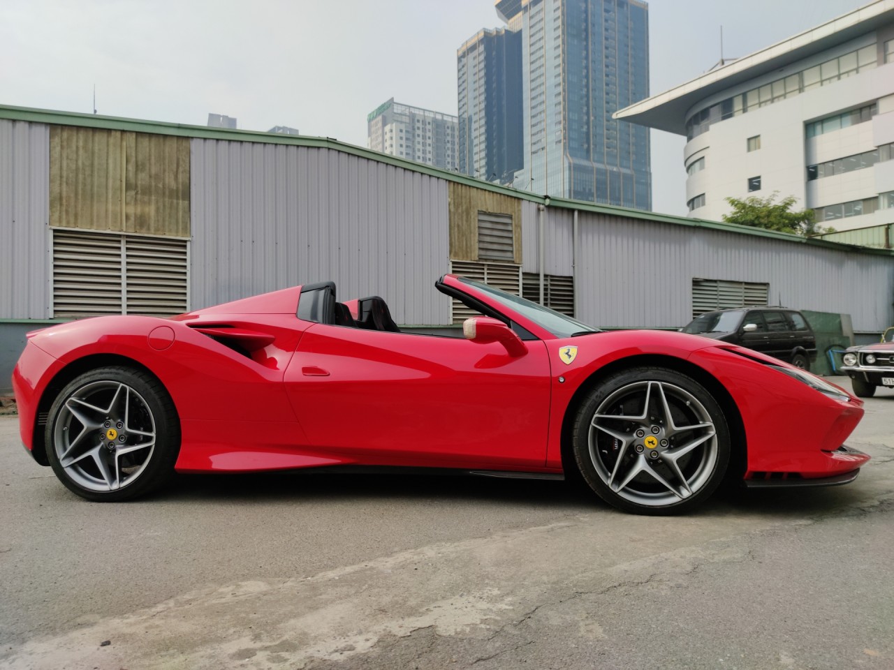 Siêu phẩm Ferrari F8 Tributo Spider thứ hai cập bến Việt Nam