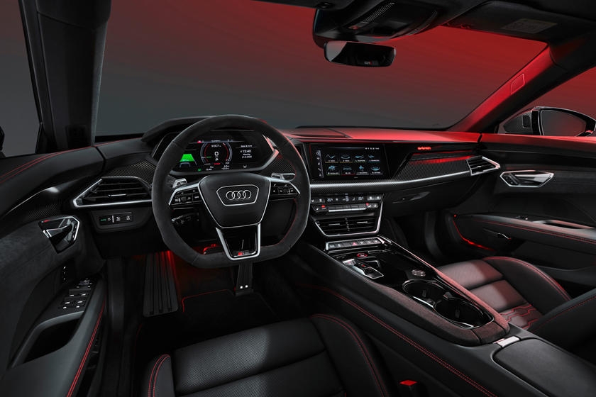 Audi e-tron GT sẽ chính thức tuyên chiến với Porsche Taycan