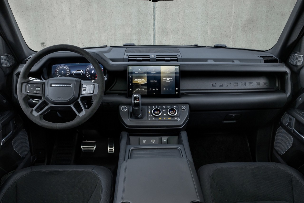 Land Rover Defender V8 mạnh 517 mã lực