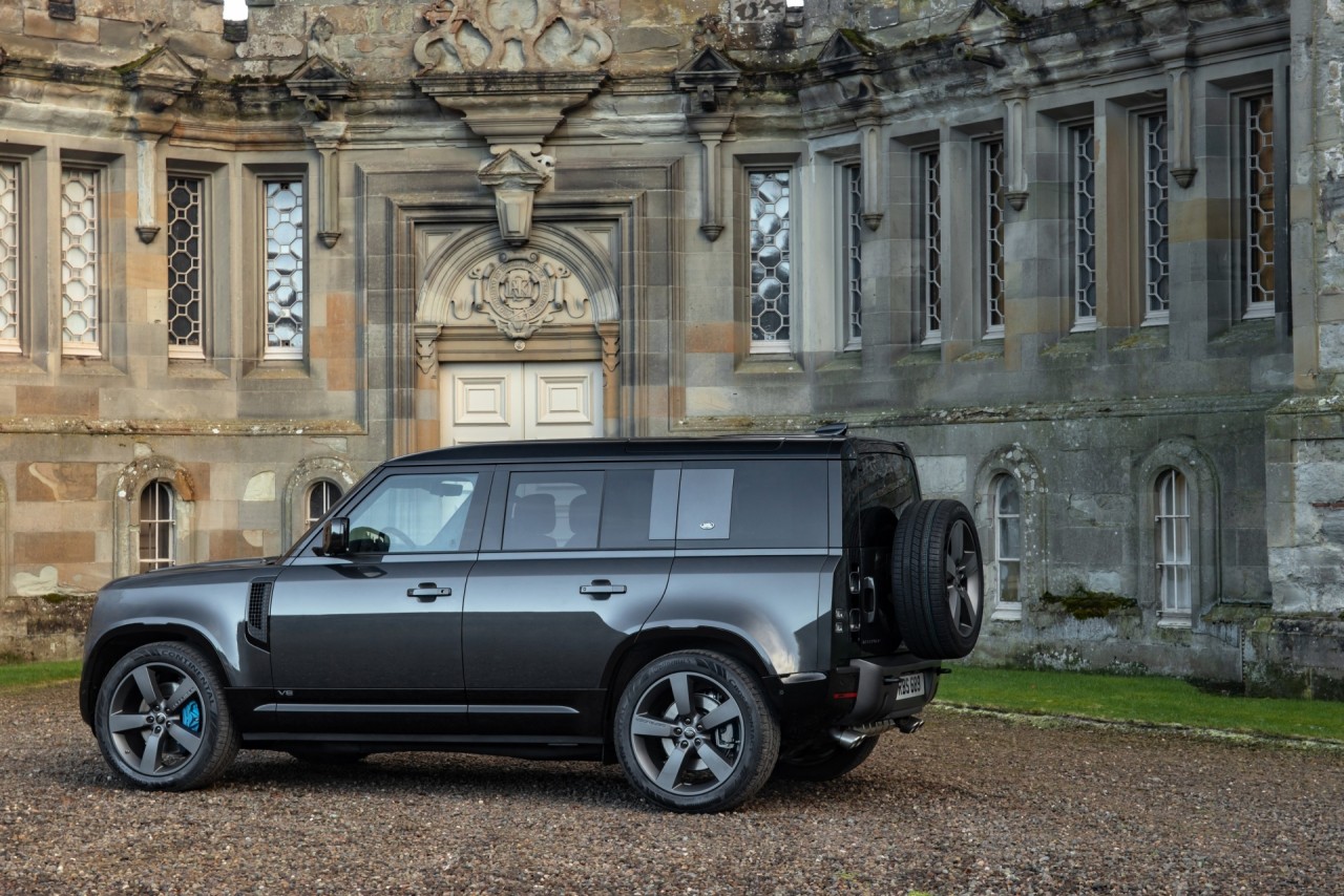 Land Rover Defender V8 mạnh 517 mã lực