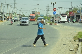 di bo sai luat co the bi phat tu nguoi di bo ngo ngang