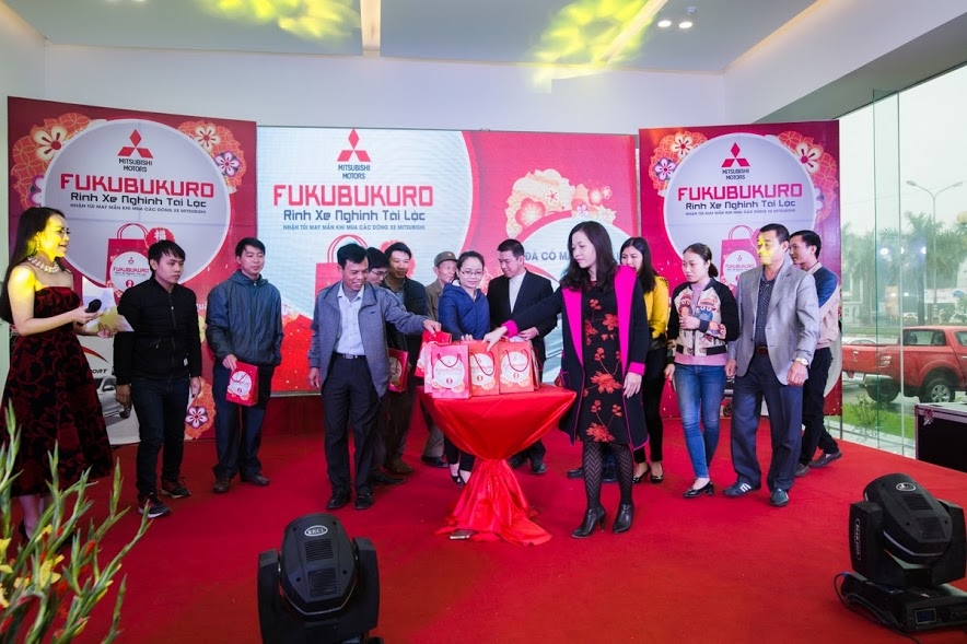 mitsubishi triton mivec va pajero sport the he moi ra mat khach hang mien trung
