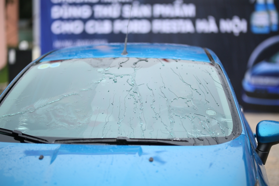NeverWet phủ nano chống nước cho CLB Ford Fiesta Hà Nội neverwet phu nano chong nuoc cho clb ford fiesta ha noi