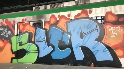 Tàu điện trên cao Cát Linh - Hà Đông được tẩy xóa nét vẽ graffiti