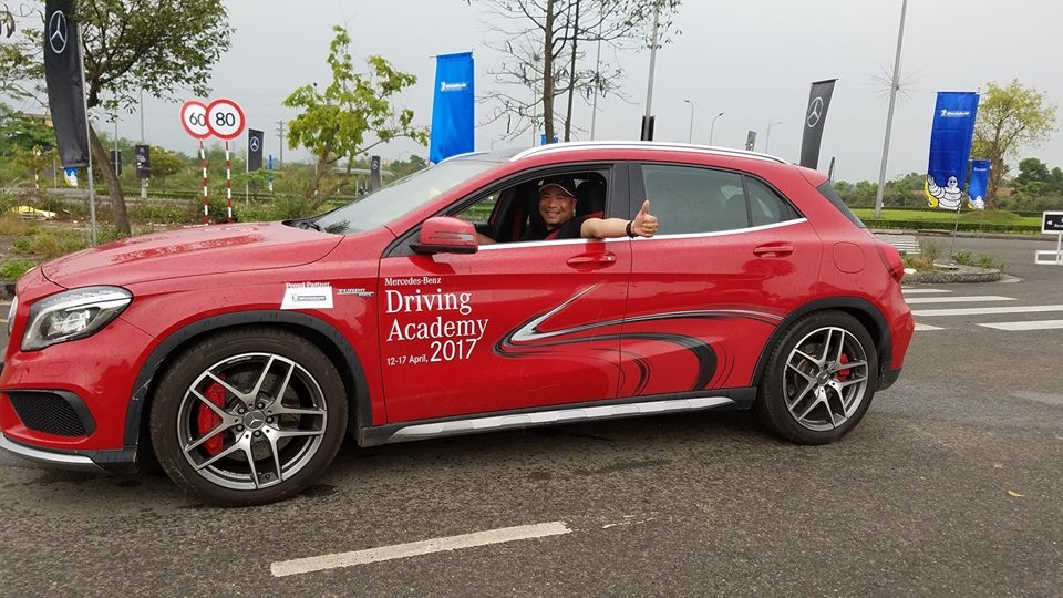 michelin phoi hop trien khai hoc vien lai xe an toan mercedes benz