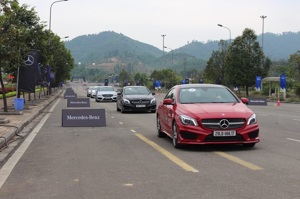 michelin phoi hop trien khai hoc vien lai xe an toan mercedes benz