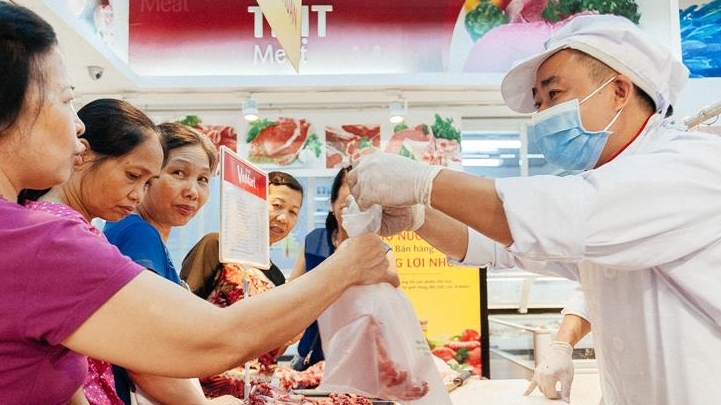 Vinmart "Hỗ trợ hộ nuôi heo - bán hàng không lợi nhuận"