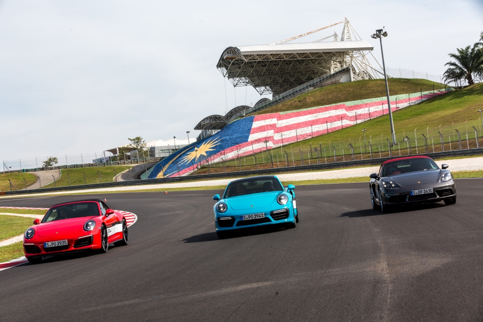mua porsche cam lai trai nghiem truong dua f1 sepang malaysia
