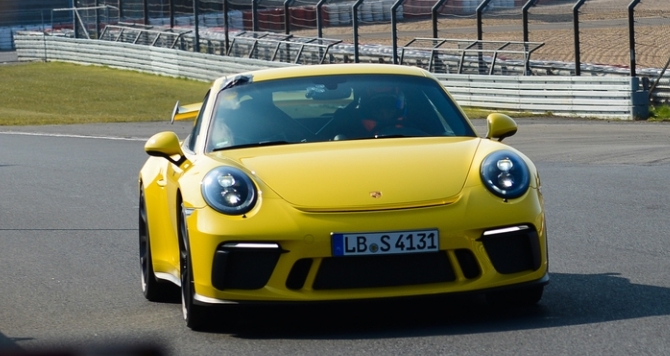 Porsche 911 GT3 tự phá vỡ kỷ lục trên đường đua Nürburgring