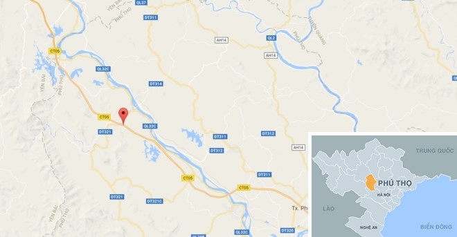 xe khach no lop tren cao toc ha noi lao cai 13 nguoi bi thuong