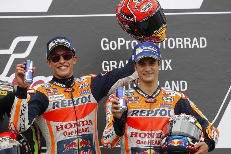 chang 9 giai dua motogp repsol honda team len ngoi vo dich