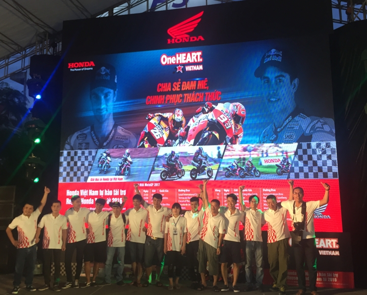 chang 9 giai dua motogp repsol honda team len ngoi vo dich