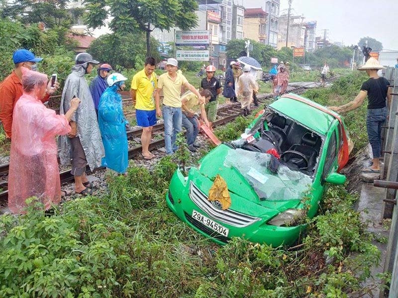 ha noi tau hoa keo le taxi tai xe nguy kich