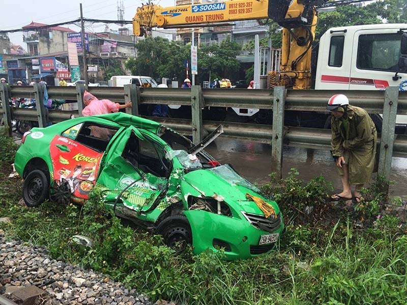 ha noi tau hoa keo le taxi tai xe nguy kich