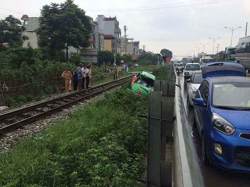ha noi tau hoa keo le taxi tai xe nguy kich
