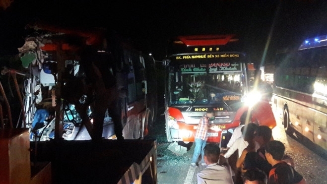 Tai nạn liên hoàn giữa 3 xe khách trên quốc lộ 1, 3 người tử vong