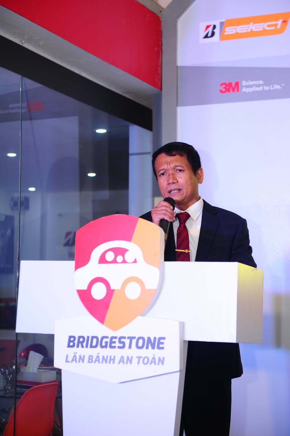 B-select Dân Chủ tung 
