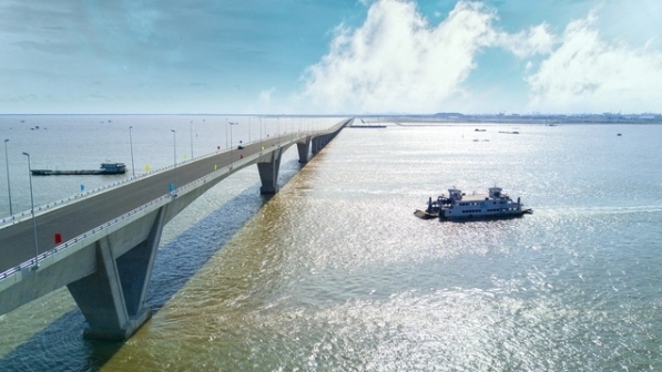 Cầu vượt biển dài nhất Việt Nam sắp thông xe