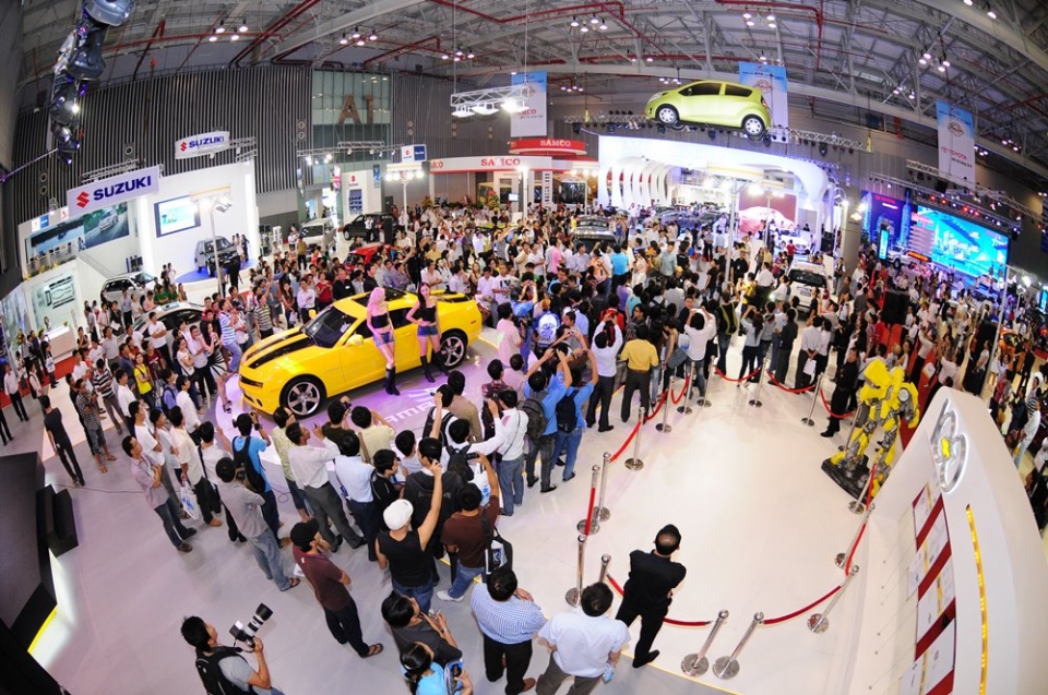 can che mua nang sao phai doi cho mua xe
