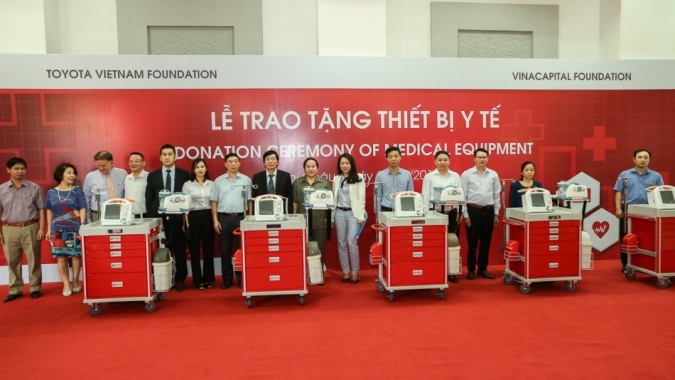 Toyota Việt Nam trao tặng xe đẩy cấp cứu cho 8 bệnh viện tỉnh Lai Châu