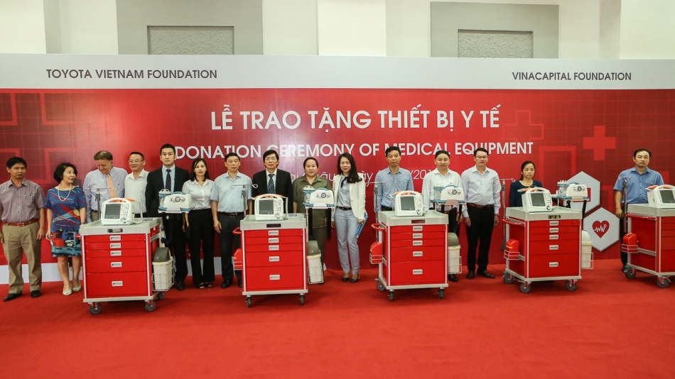 Toyota Việt Nam trao tặng xe đẩy cấp cứu cho 8 bệnh viện tỉnh Lai Châu