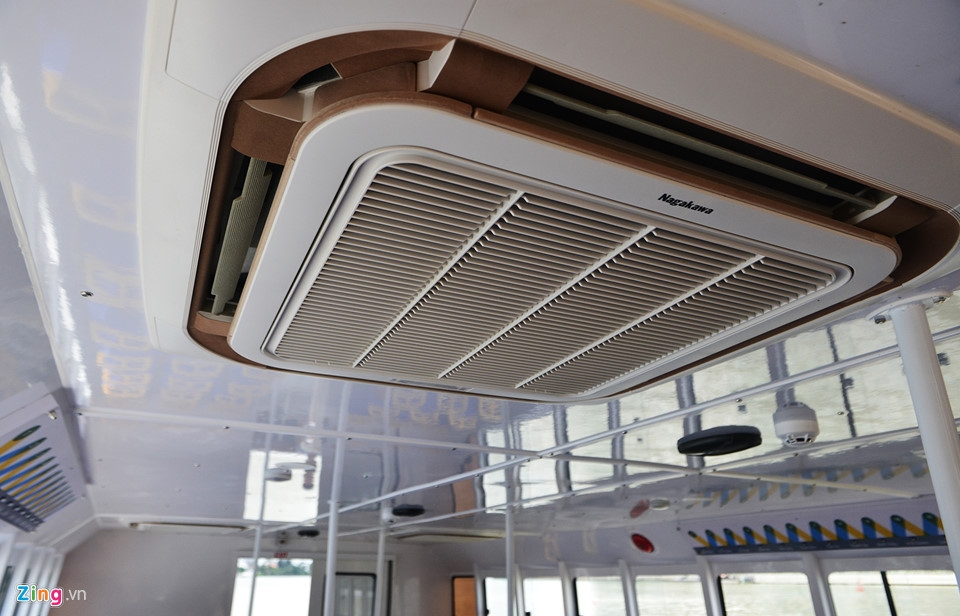 ben trong tau buyt song dau tien o tp ho chi minh