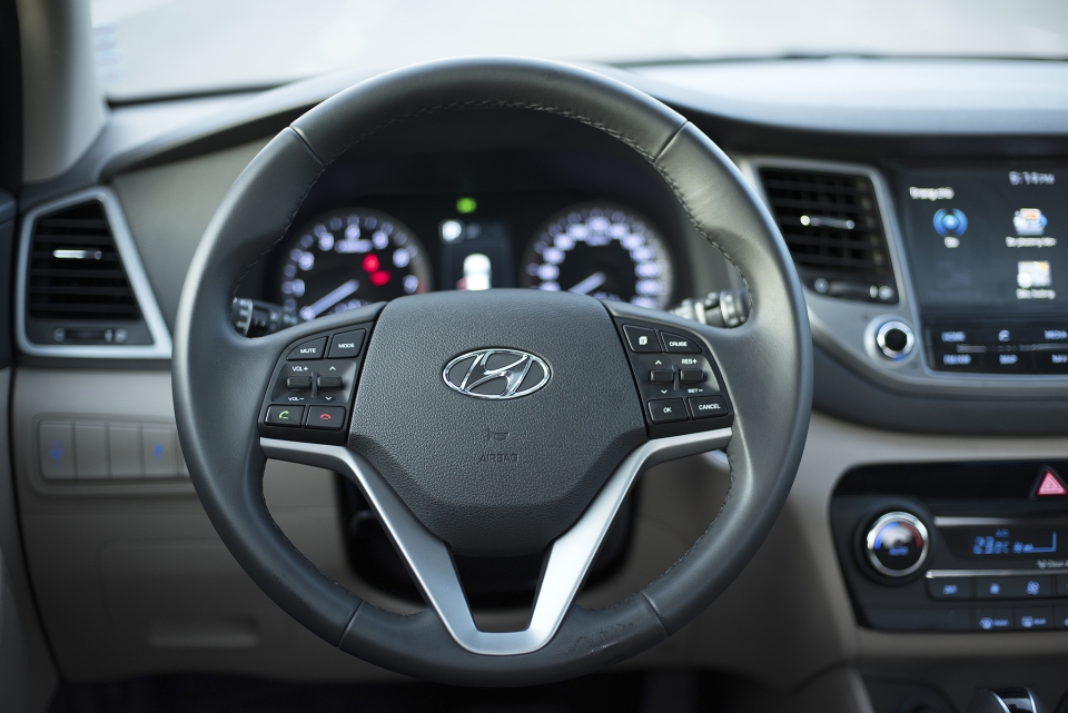 hyundai tucson 2017 ra mat voi dong co tang ap gia tu 815 trieu dong