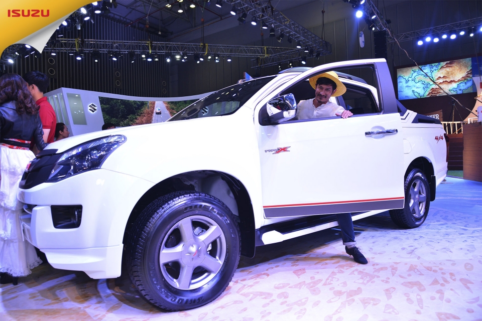 khuyen mai lon trong thang 8 khi mua xe isuzu