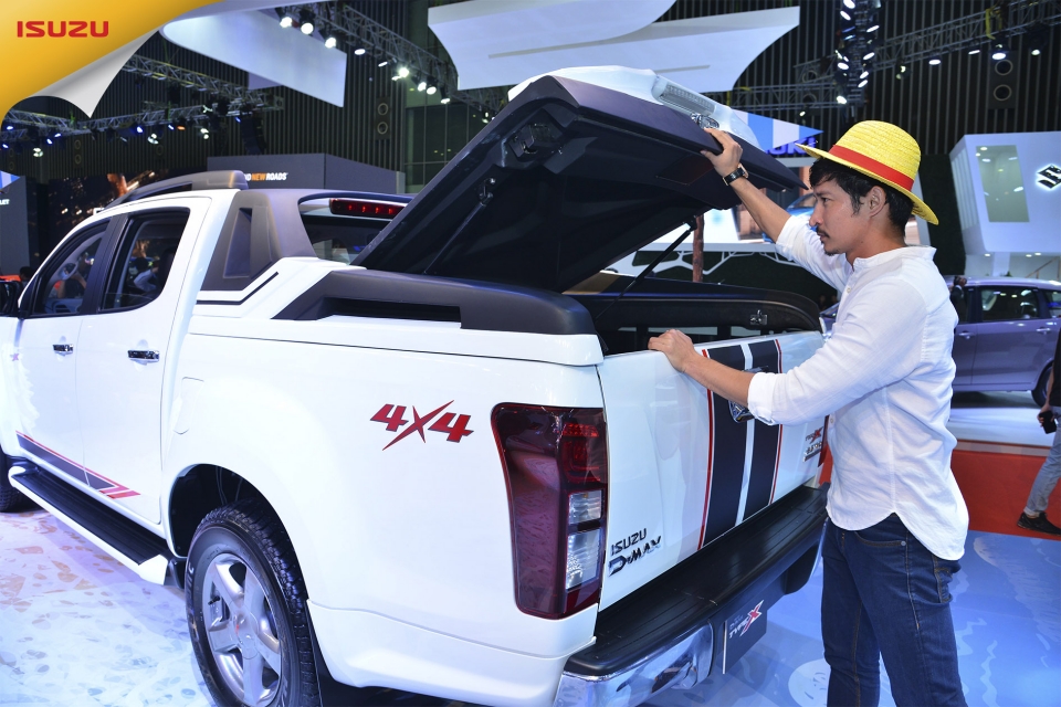 khuyen mai lon trong thang 8 khi mua xe isuzu