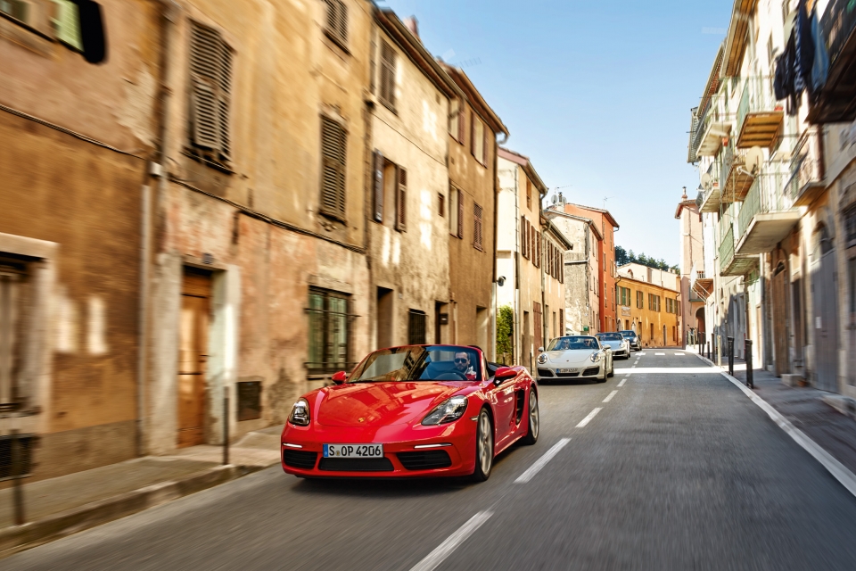 mua porsche cayenne va nhan co hoi du ngoan italy