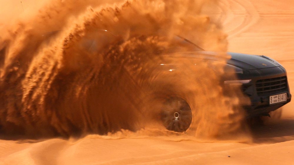porsche thu lua cayenne the he moi