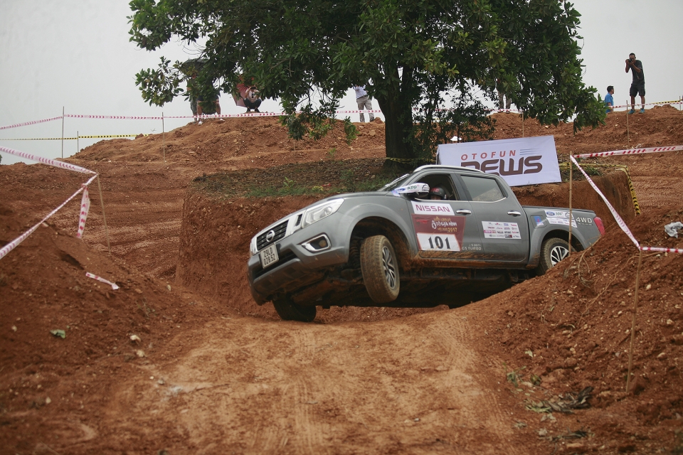 voc 2017 nissan navara doat ngoi vuong phan hang ban tai viet nam