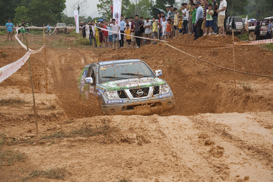 voc 2017 nissan navara doat ngoi vuong phan hang ban tai viet nam