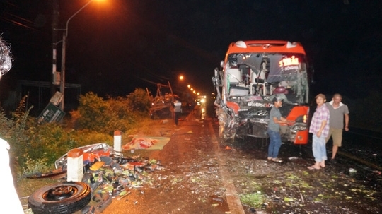 Tai nạn liên hoàn trên đường Hồ Chí Minh, hàng chục người thương vong