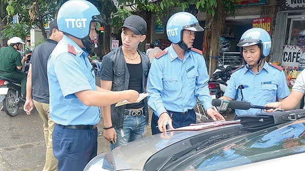Hà Nội tạm giữ trên 4.600 phương tiện vi phạm giao thông trong 9 tháng đầu năm 2017