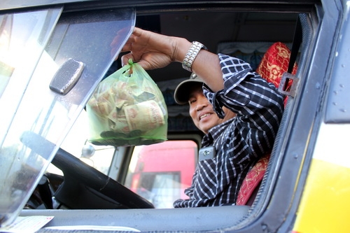 o to chan ngang bot tuyen tranh bien hoa quoc lo 1 te liet