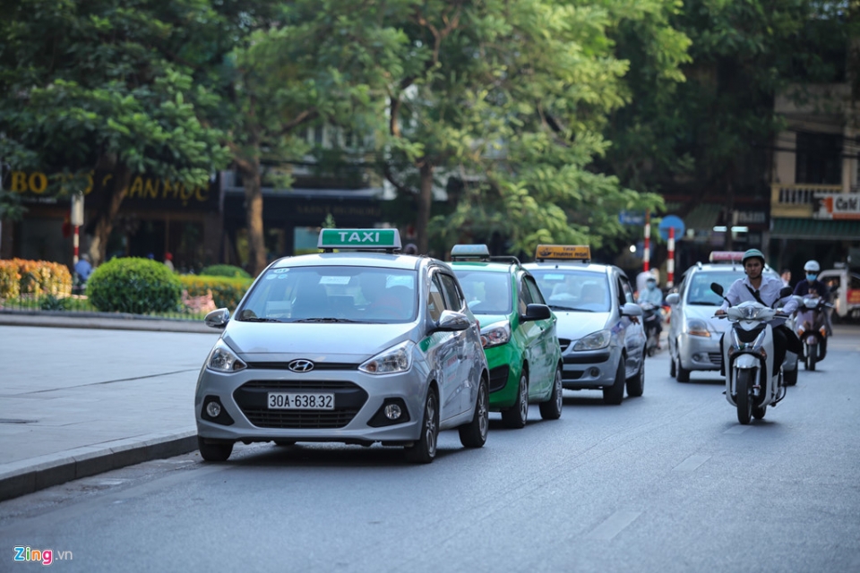 taxi truyen thong kinh doanh kieu uber grab duoc khong