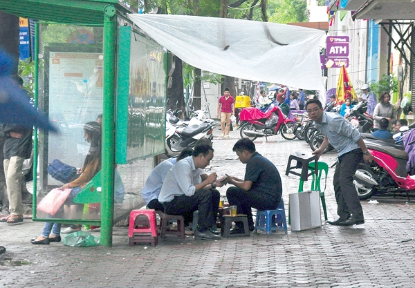 ha noi se lap camera phat nguoi lan chiem via he