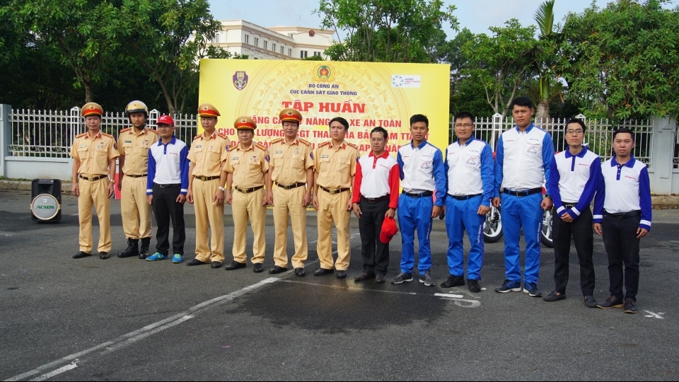 Honda Việt Nam tập huấn kỹ năng lái xe phân khối lớn cho CSGT phục vụ APEC 2017