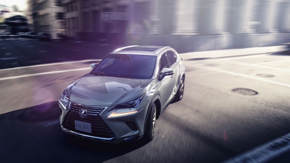 Lexus NX 300 2018 ra mắt với động cơ tăng áp 2.0L và giá 2,4 tỉ đồng