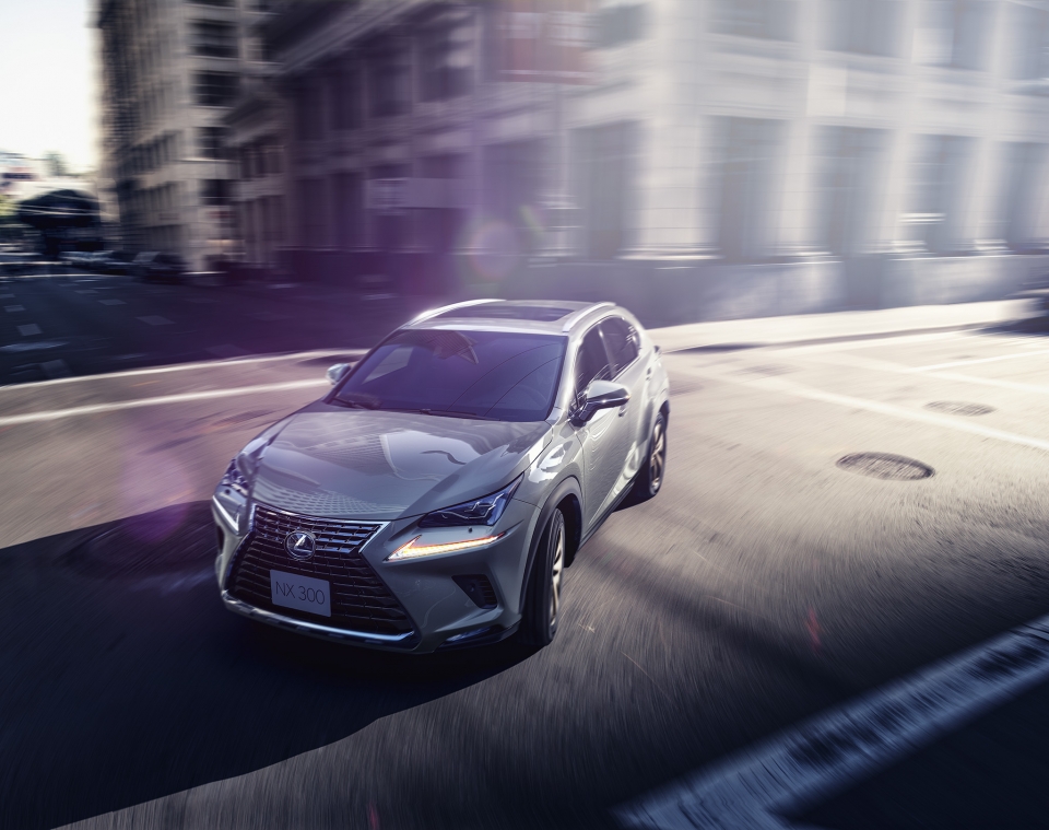 lexus nx 300 2018 ra mat voi dong co tang ap 20l va gia 24 ti dong