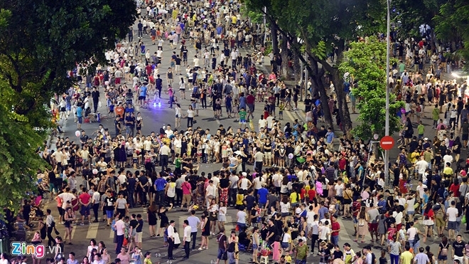 Hơn 20.000 người tham quan phố đi bộ Hà Nội mỗi ngày
