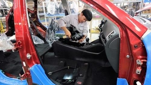 Giá ô tô ở Việt Nam vẫn cao gấp 2 lần Thái Lan, Indonesia