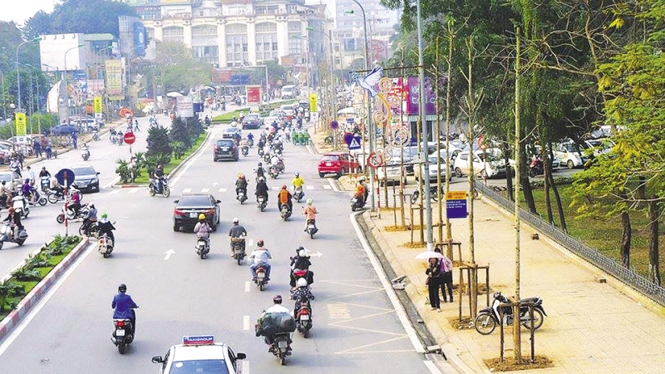 ha noi se xen dai phan cach mo rong duong nguyen chi thanh