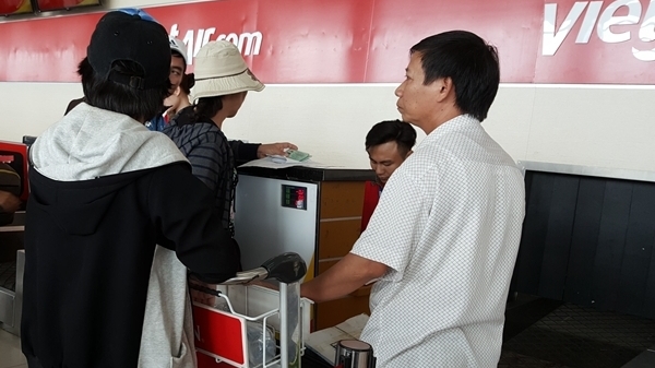 Thẻ nhà báo, bằng lái sẽ không được làm thủ tục lên máy bay