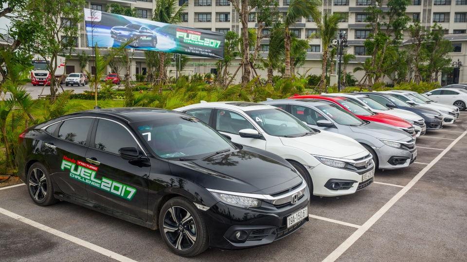 Ấn tượng với mức tiêu thụ nhiên liệu của Honda Civic: chỉ 4,5L/100km an tuong voi muc tieu thu nhien lieu cua honda civic chi 45l100km