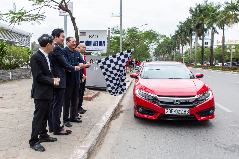 Ấn tượng với mức tiêu thụ nhiên liệu của Honda Civic: chỉ 4,5L/100km an tuong voi muc tieu thu nhien lieu cua honda civic chi 45l100km